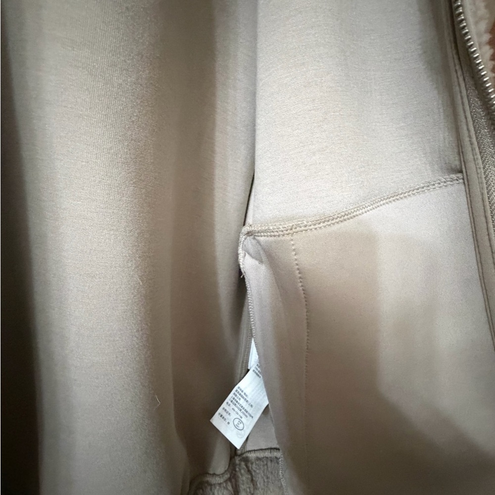 Abercrombie & Fitch
YPB neoWARM Hooded Full-Zip - Picture 7 of 8